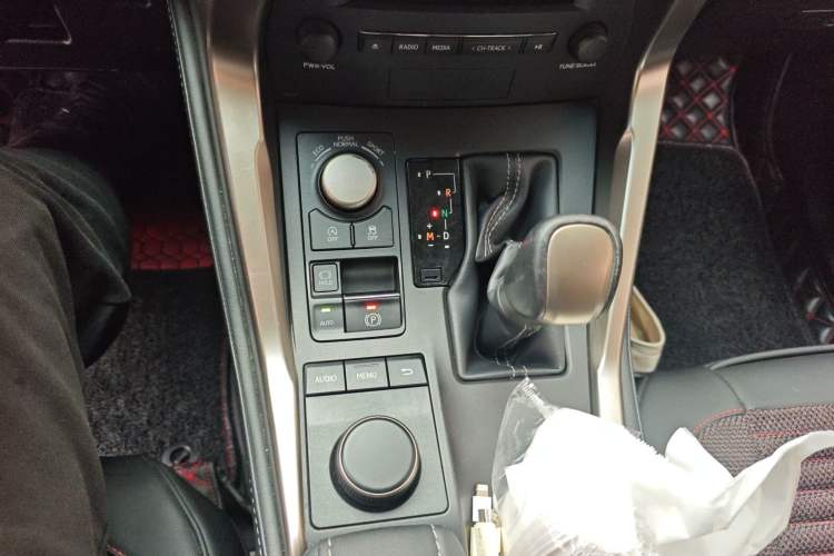 Used Lexus NX 2015 200 Front-Wheel Drive X-Trail SE Edition Gear Lever