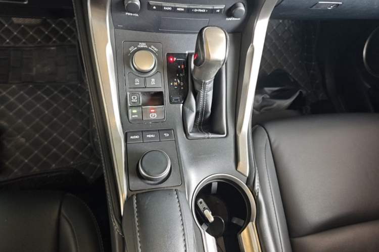 Used Lexus NX 2015 200T All-Wheel-Drive Fēngshàng Edition Gear Lever