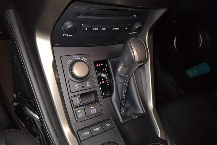 Used Lexus NX 2015 200T All-Wheel-Drive Fēngshàng Edition Gear Lever