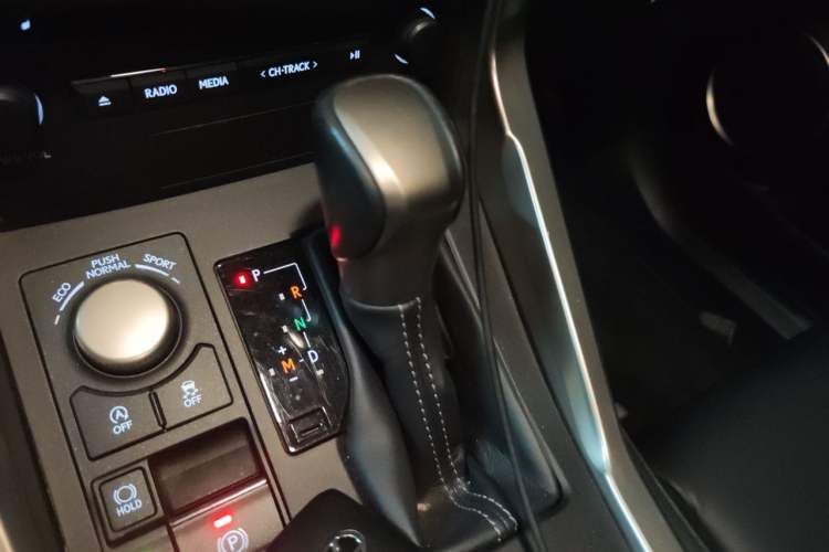 Used Lexus NX 2015 200T All-Wheel-Drive Fēngshàng Edition Gear Lever