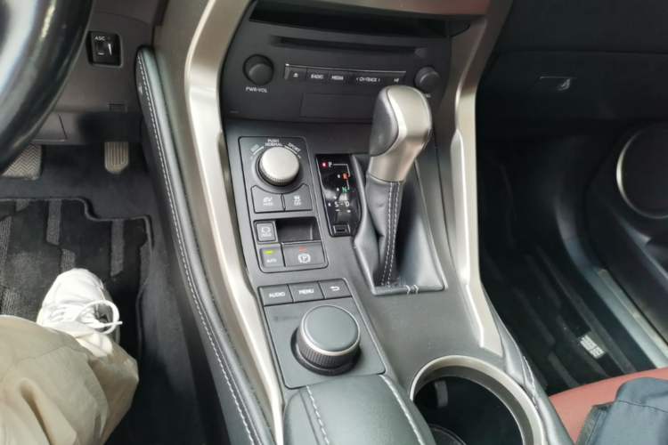 Used Lexus NX 2015 300h Front-Drive Fēngshàng Edition Gear Lever
