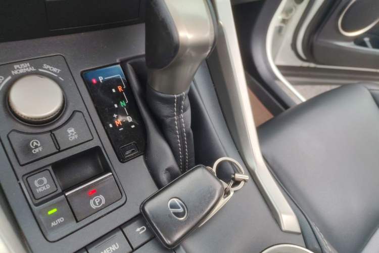 Used Lexus NX 2015 200T All-Wheel-Drive Fēngshàng Edition Gear Lever