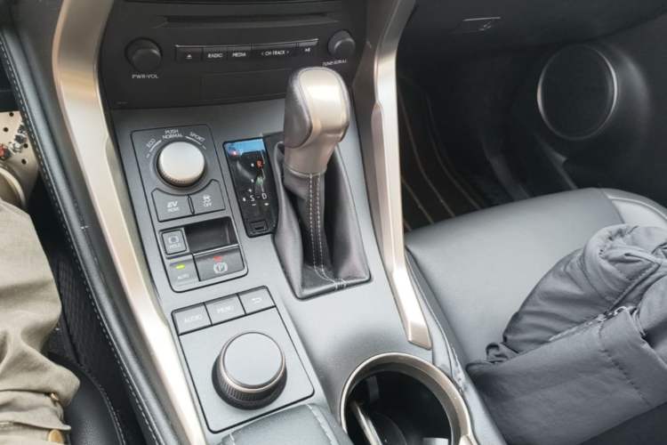Used Lexus NX 2015 300h All-Wheel-Drive Fēngzhì Edition Gear Lever