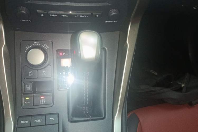 Used Lexus NX 2015 200T All-Wheel-Drive Fēngshàng Edition Gear Lever