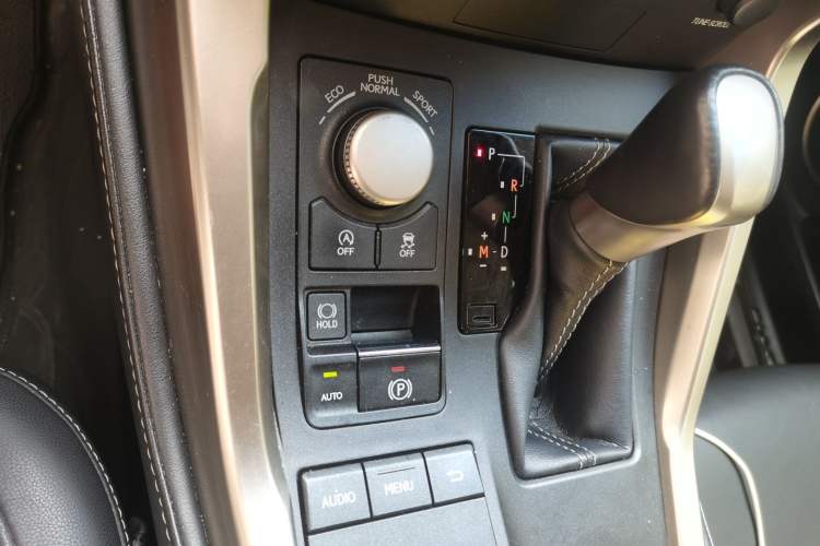 Used Lexus NX 2015 200T All-Wheel-Drive Fēngshàng Edition Gear Lever