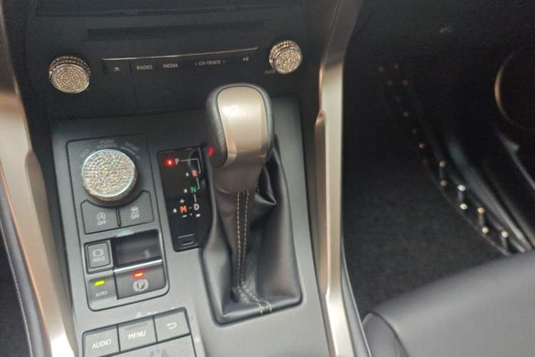 Used Lexus NX 2015 200T All-Wheel-Drive Fēngshàng Edition Gear Lever
