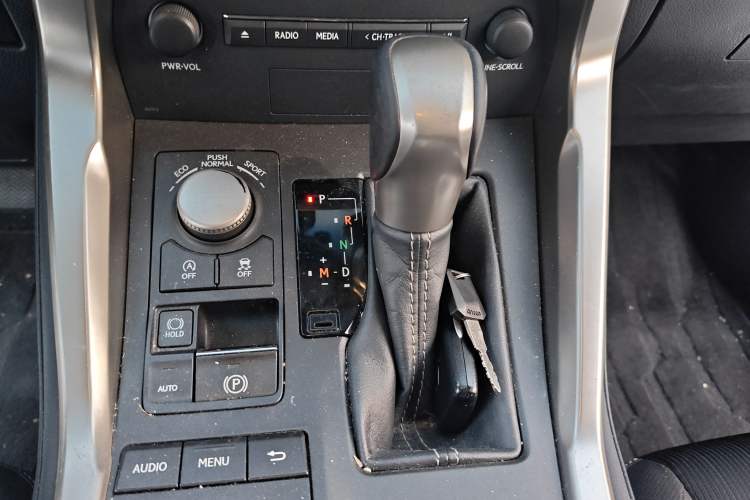 Used Lexus NX 2015 200 Front-Wheel Drive X-Trail SE Edition Gear Lever