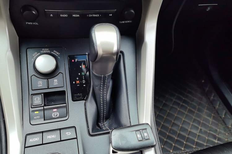 Used Lexus NX 2015 200 Front-Wheel Drive X-Trail SE Edition Gear Lever