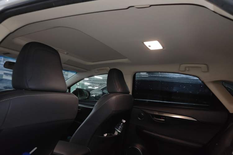 Used Lexus NX 2015 200T All-Wheel-Drive Fēngshàng Edition Headliner