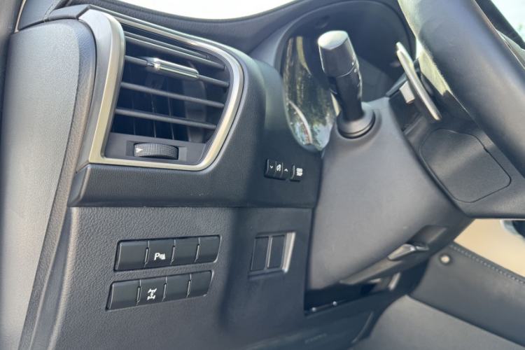 Used Lexus NX 2015 200T All-Wheel-Drive Fēngshàng Edition Interior 10