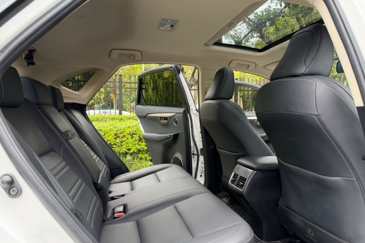 Used Lexus NX 2015 200T All-Wheel-Drive Fēngshàng Edition Interior 10