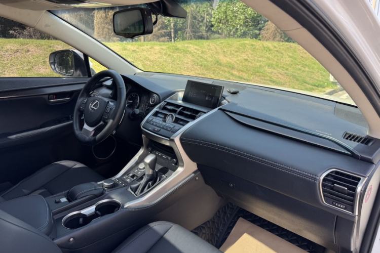 Used Lexus NX 2015 200T All-Wheel-Drive Fēngshàng Edition Interior 12