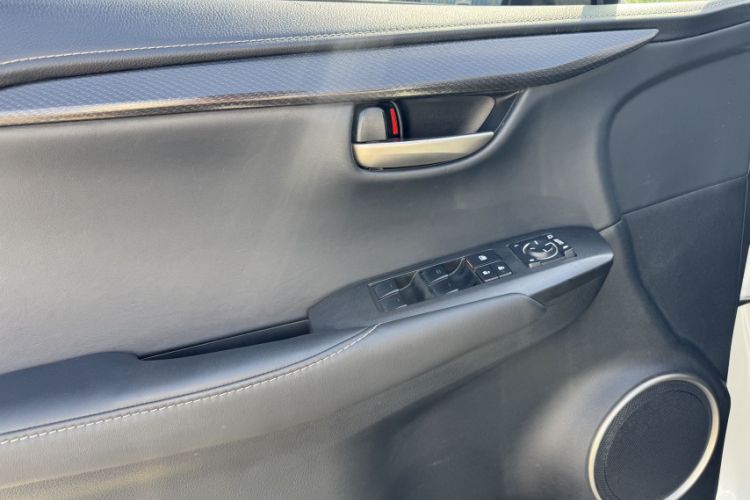 Used Lexus NX 2015 200T All-Wheel-Drive Fēngshàng Edition Interior 13