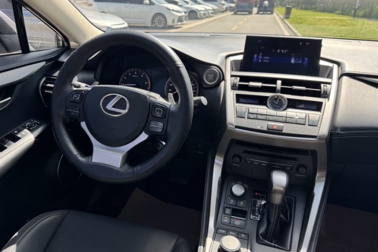 Used Lexus NX 2015 200T All-Wheel-Drive Fēngshàng Edition Interior 3