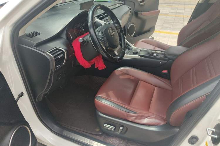 Used Lexus NX 2015 200T All-Wheel-Drive Fēngshàng Edition Interior 3