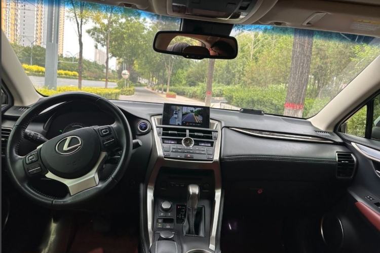 Used Lexus NX 2015 300h All-Wheel-Drive Fēngzhì Edition Interior 3