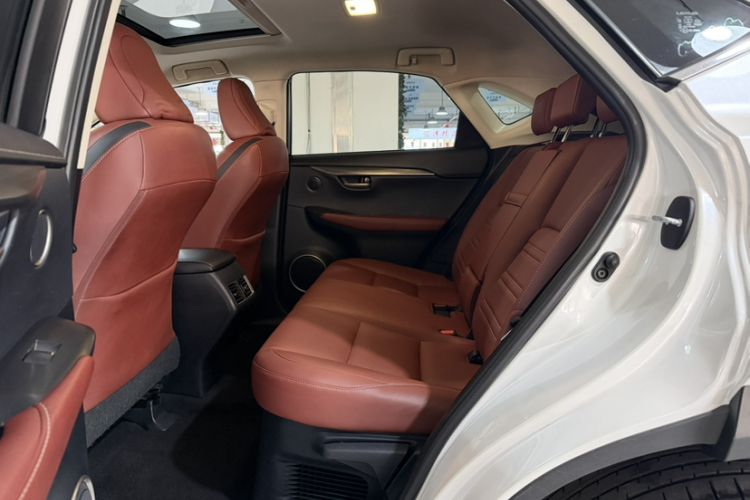 Used Lexus NX 2015 200T All-Wheel-Drive Fēngshàng Edition Interior 4