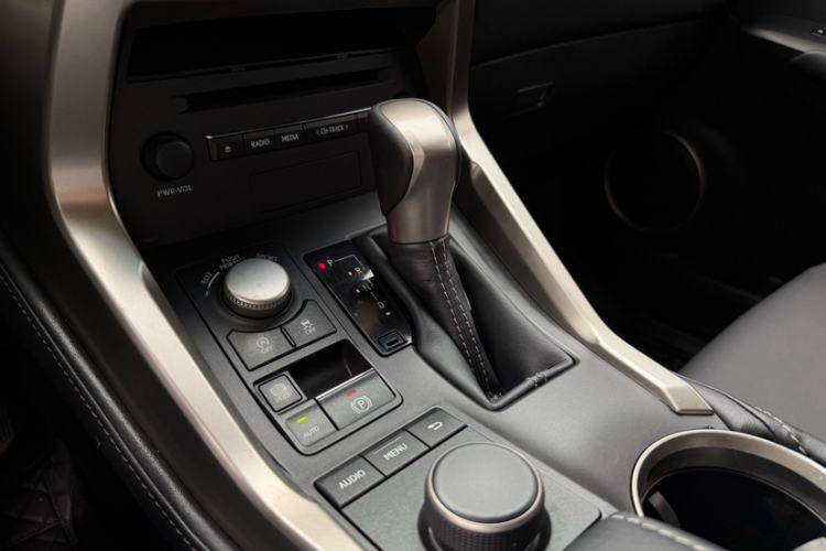 Used Lexus NX 2015 200T All-Wheel-Drive Fēngshàng Edition Interior 5