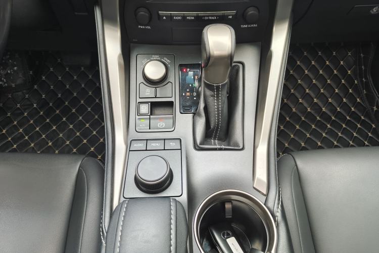 Used Lexus NX 2015 200T All-Wheel-Drive Fēngshàng Edition Interior 5