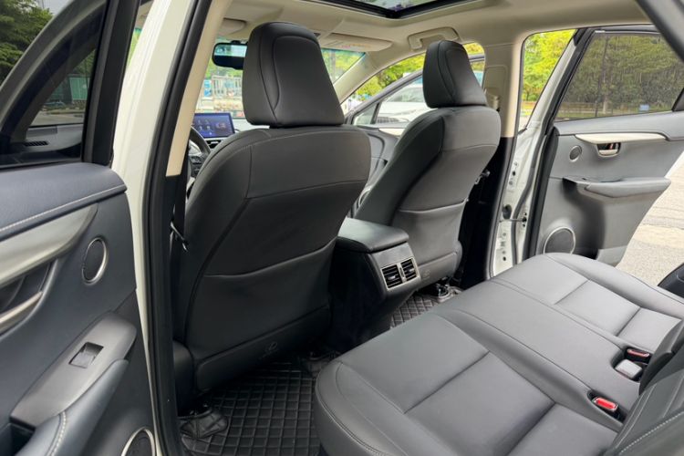 Used Lexus NX 2015 200T All-Wheel-Drive Fēngshàng Edition Interior 7