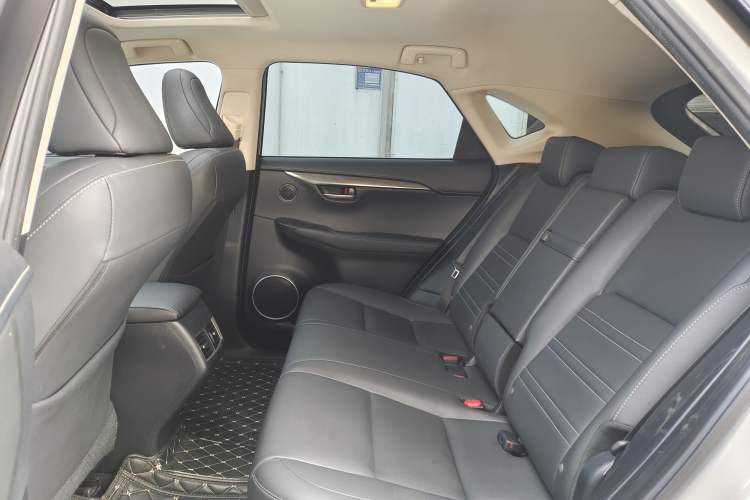 Used Lexus NX 2015 200T All-Wheel-Drive Fēngshàng Edition Interior 7