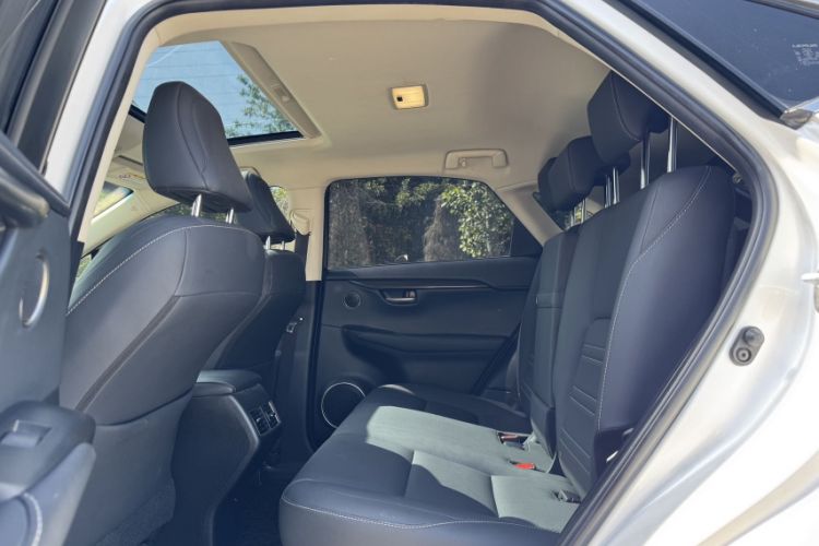 Used Lexus NX 2015 200T All-Wheel-Drive Fēngshàng Edition Interior 9