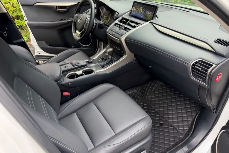 Used Lexus NX 2015 200T All-Wheel-Drive Fēngshàng Edition Interior 9