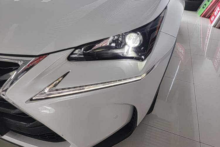 Used Lexus NX 2015 200 Front-Wheel Drive X-Trail SE Edition Left Front Headlight