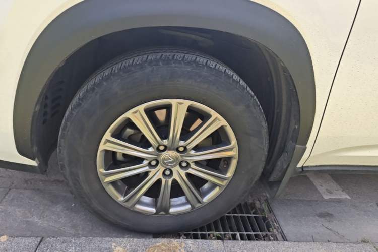 Used Lexus NX 2015 200 Front-Wheel Drive X-Trail SE Edition Left Front Wheel Hub