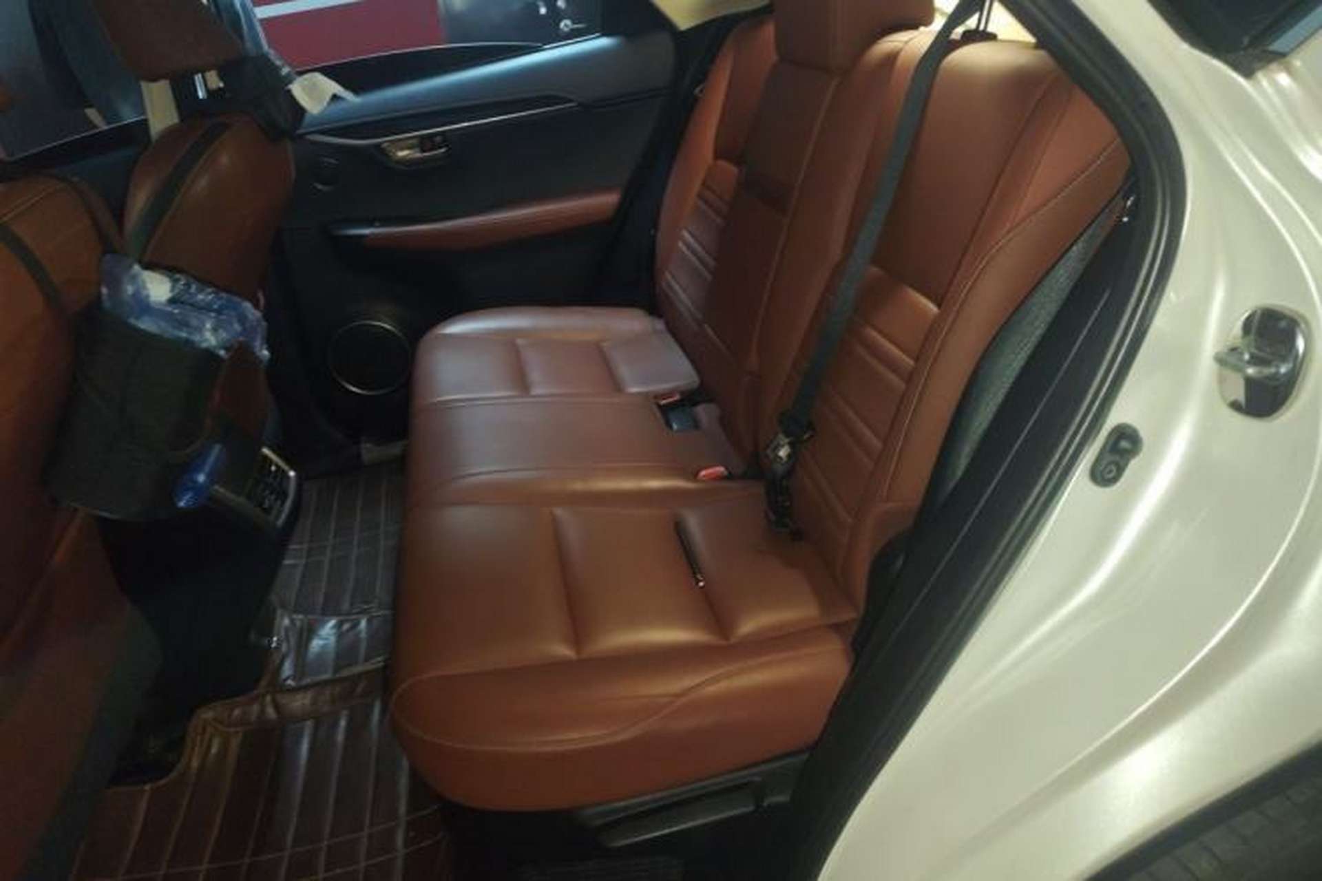 Used Lexus NX 2015 300h All-Wheel-Drive Fēngzhì Edition Left Rear Seat