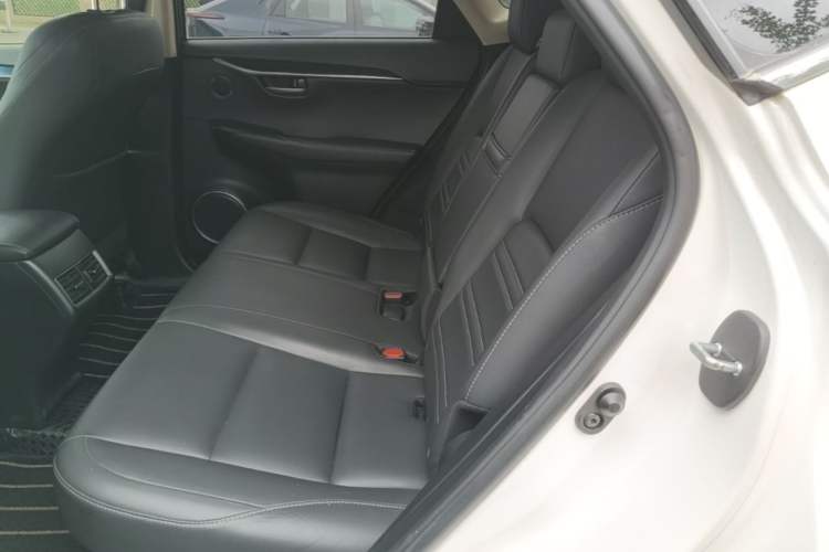 Used Lexus NX 2015 300h All-Wheel-Drive Fēngzhì Edition Left Rear Seat