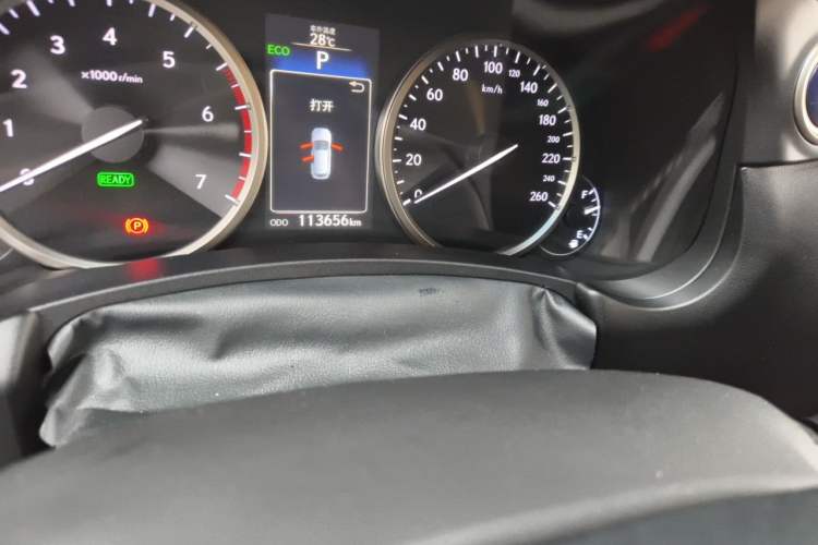 Used Lexus NX 2015 300h All-Wheel-Drive Fēngzhì Edition Odometer Close Up