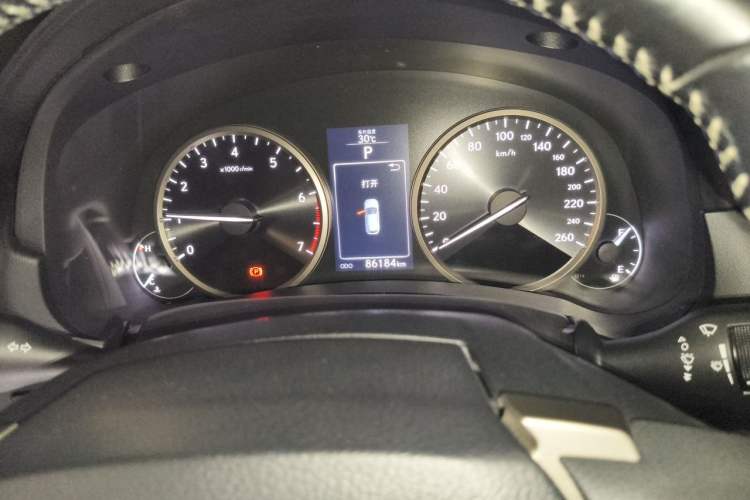 Used Lexus NX 2015 200 Front-Wheel Drive X-Trail SE Edition Odometer Close Up