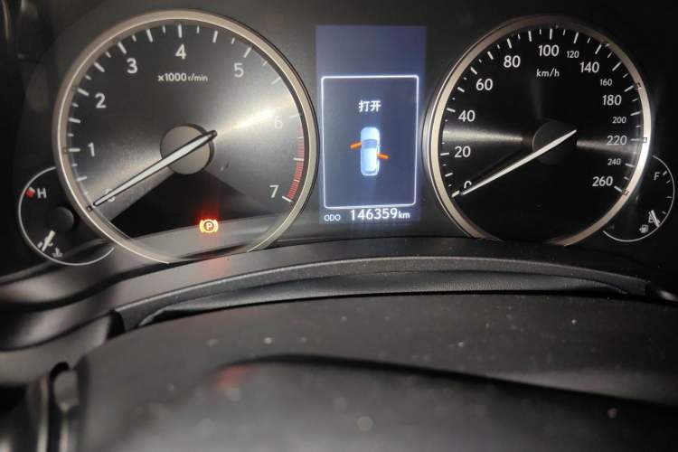Used Lexus NX 2015 200 Front-Wheel Drive X-Trail SE Edition Odometer Close Up