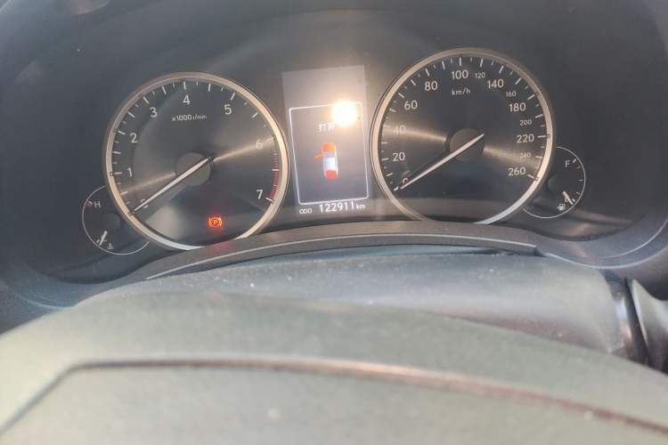 Used Lexus NX 2015 200 Front-Wheel Drive X-Trail SE Edition Odometer Close Up