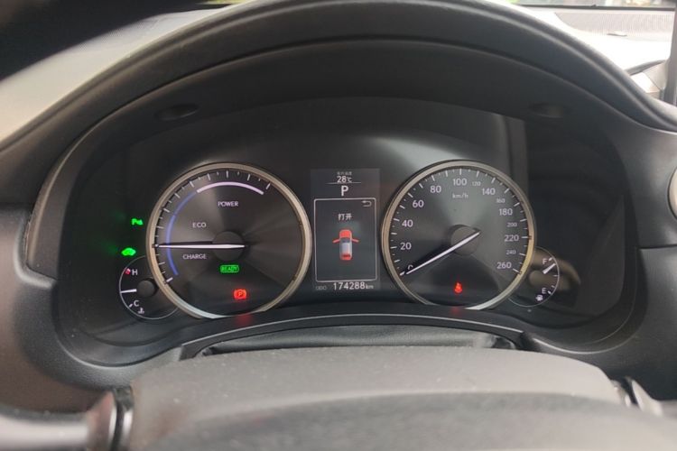 Used Lexus NX 2015 300h All-Wheel-Drive Fēngzhì Edition Odometer Close Up