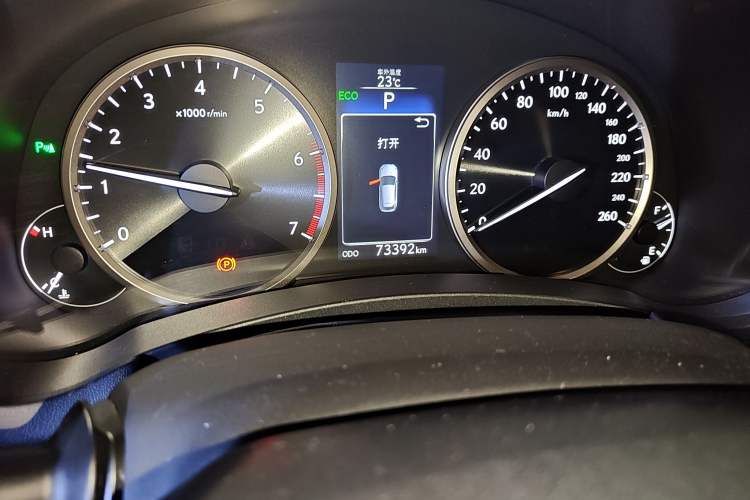 Used Lexus NX 2015 200T All-Wheel-Drive Fēngshàng Edition Odometer Close Up