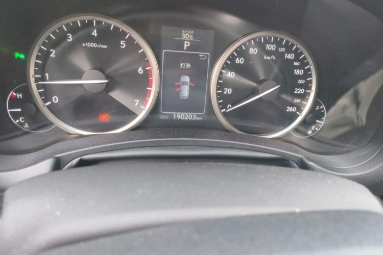 Used Lexus NX 2015 200T All-Wheel-Drive Fēngshàng Edition Odometer Close Up