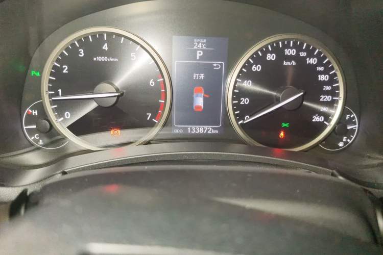 Used Lexus NX 2015 200T All-Wheel-Drive Fēngshàng Edition Odometer Close Up
