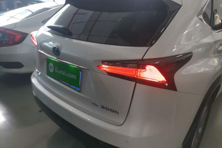Used Lexus NX 2015 300h Front-Drive Fēngshàng Edition Rear