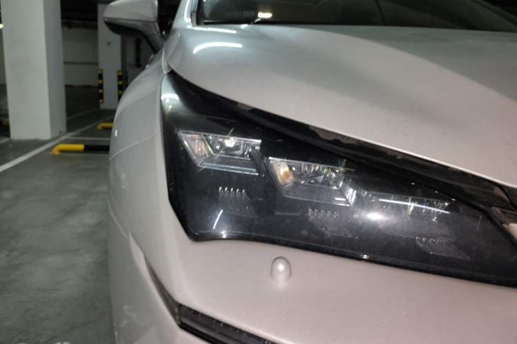Used Lexus NX 2015 300h All-Wheel-Drive Fēngzhì Edition Right Front Headlight