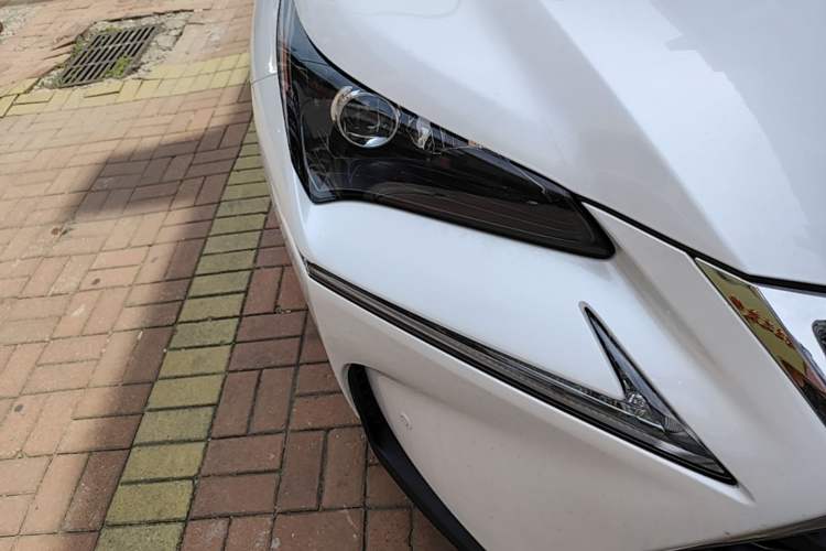 Used Lexus NX 2015 200 Front-Wheel Drive X-Trail SE Edition Right Front Headlight
