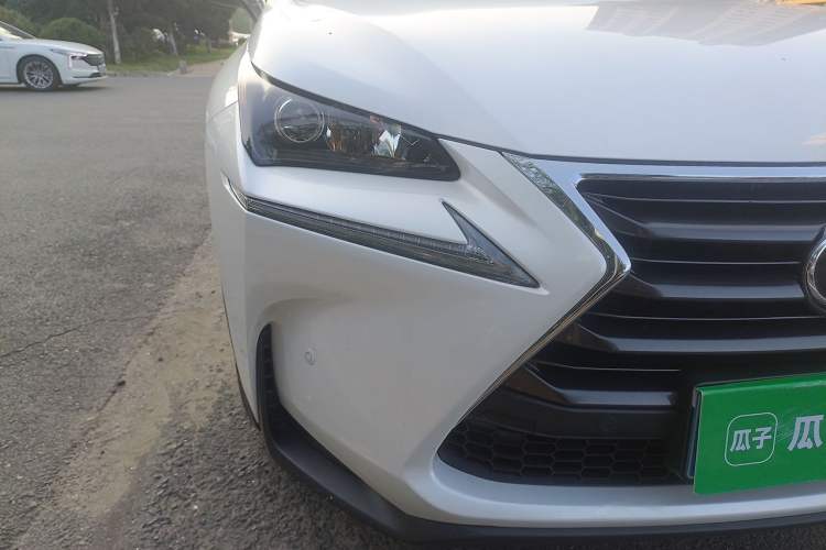 Used Lexus NX 2015 200 Front-Wheel Drive X-Trail SE Edition Right Front Headlight