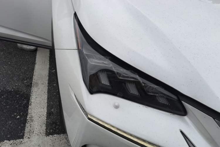 Used Lexus NX 2015 300h All-Wheel-Drive Fēngzhì Edition Right Front Headlight