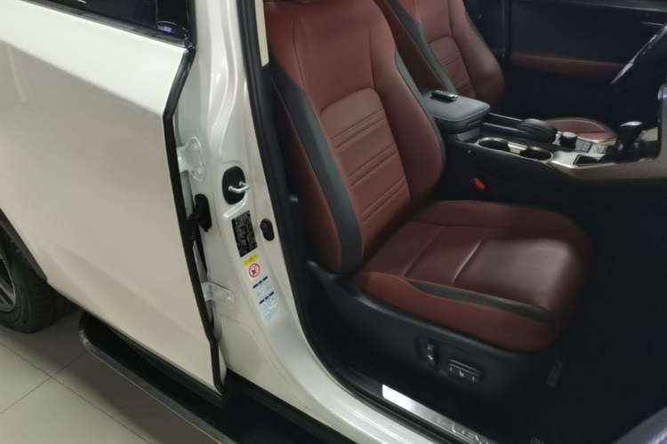Used Lexus NX 2015 200T All-Wheel-Drive Fēngshàng Edition Right Front Seat