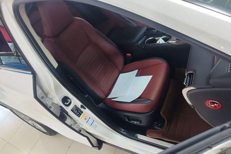 Used Lexus NX 2015 200T All-Wheel-Drive Fēngshàng Edition Right Front Seat