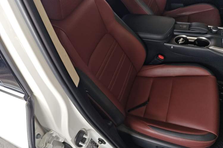 Used Lexus NX 2015 200T All-Wheel-Drive Fēngshàng Edition Right Front Seat