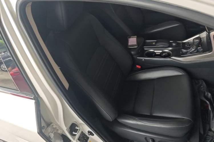 Used Lexus NX 2015 200T All-Wheel-Drive Fēngshàng Edition Right Front Seat