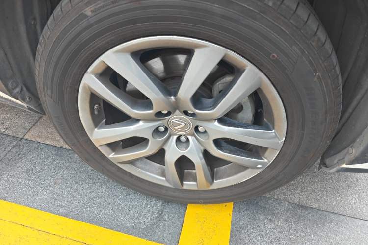 Used Lexus NX 2015 200T All-Wheel-Drive Fēngshàng Edition Right Front Wheel Hub