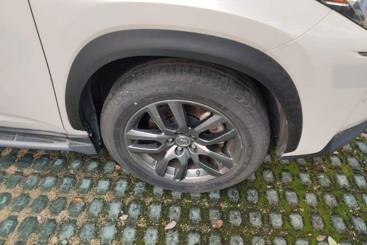 Used Lexus NX 2015 300h All-Wheel-Drive Fēngzhì Edition Right Front Wheel Hub